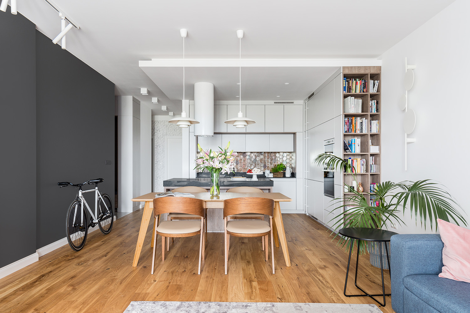 Projekt otwartej kuchni w funkcjonalnym mieszkaniu.